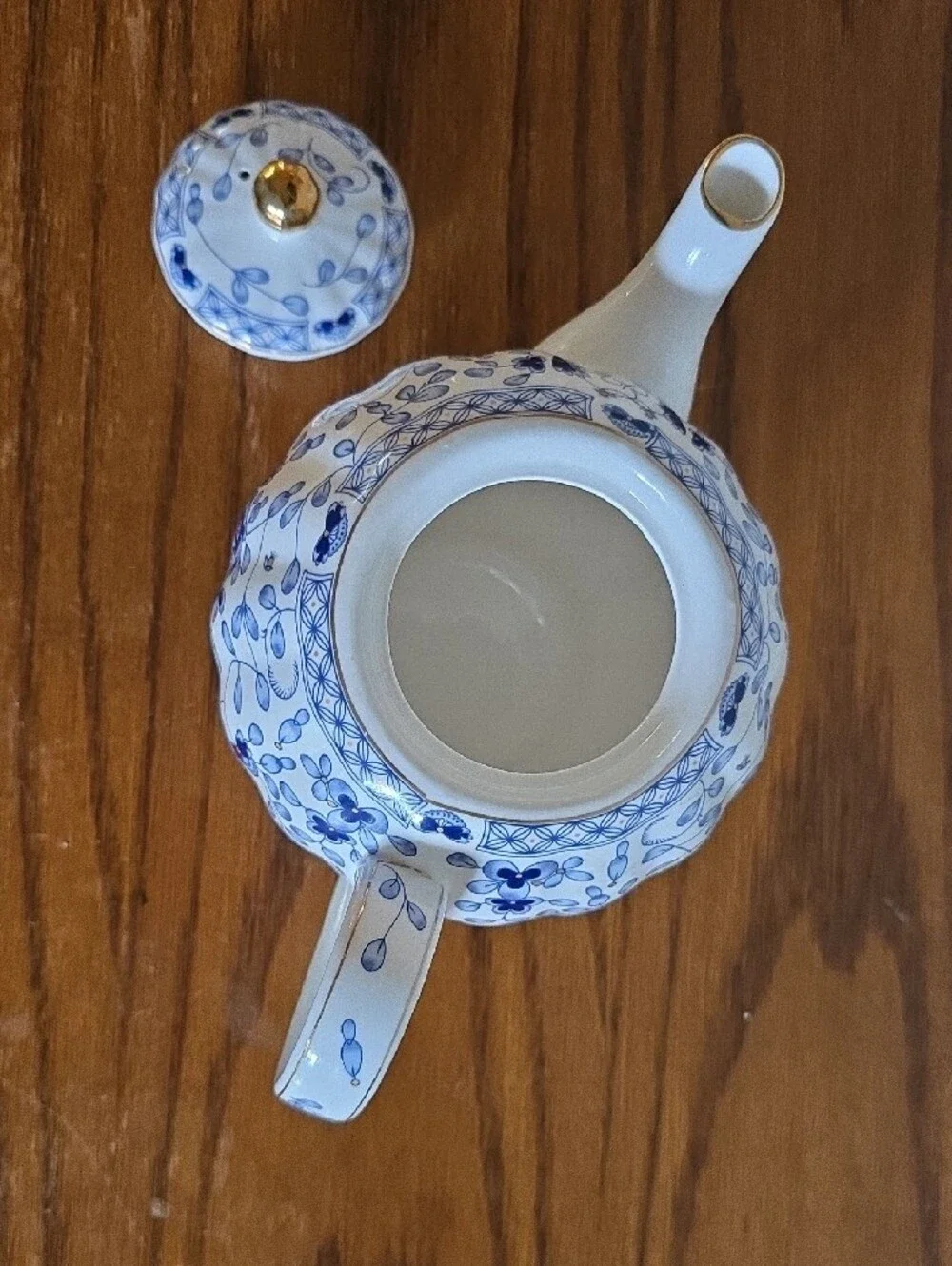 Grace's Teaware Porcelain Teapot with Gold Accent Tote 16
